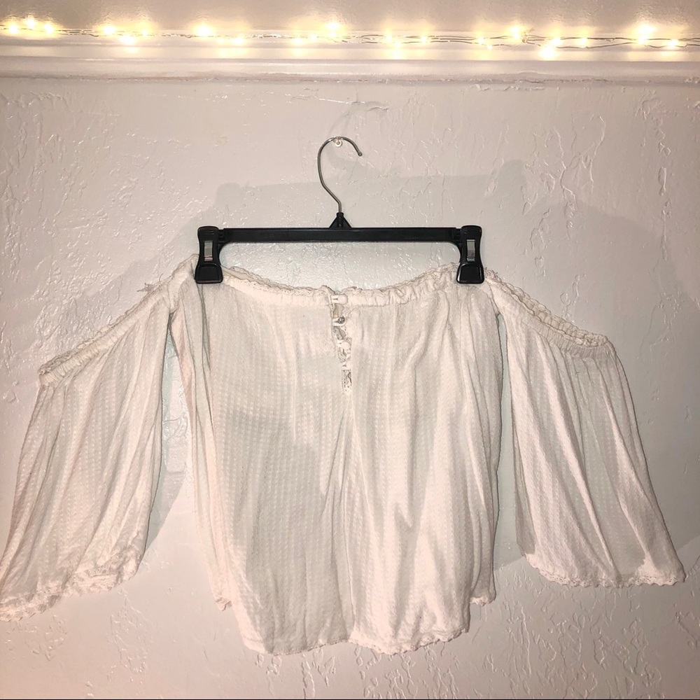✨off the shoulder cropped white shirt/blouse